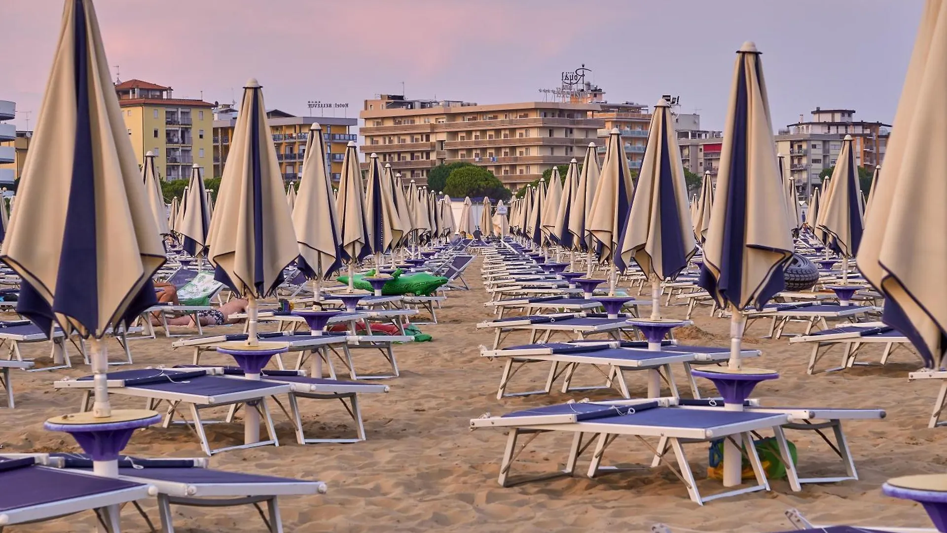 Cozy Flat With Sunlit Balcony Retreat - Beahost Apartment Bibione Italy